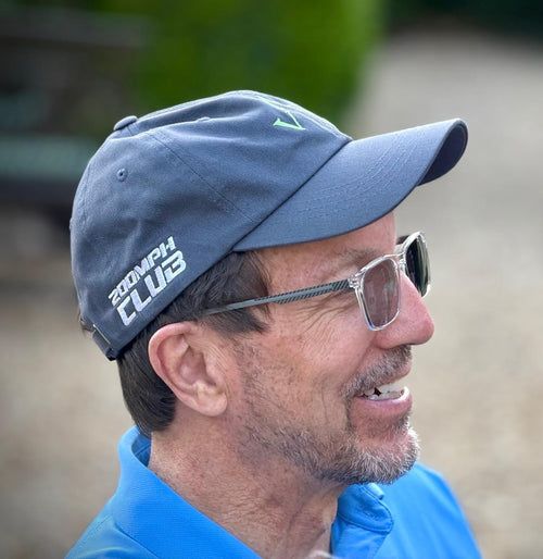 Man wearing the Auto Vivendi 200Club baseball cap